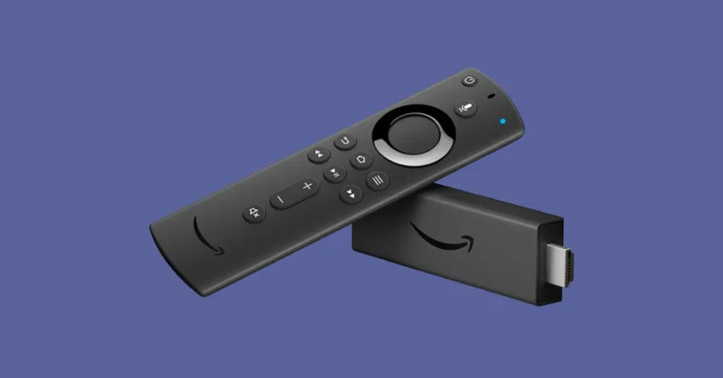 Amazon Firestick Streaming-Gerät auf einem Holztisch